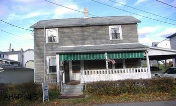 GREAT STARTER HOME....3 BEDROOM....EAT IN  KITCHEN.....LIVING ROOM....DINING ROOM WHY RENT WHEN YOU CAN BUY.....NEW  WINDOWS .....LOW TAXES....NEWER ROOF AND FURNACE....CALL CHRISTINE 937-5978
