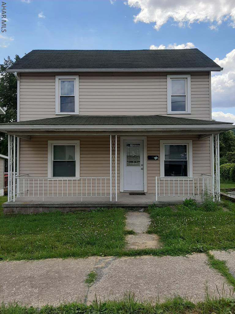 This home is ready to go! 3 bedrooms, 1 1/2 baths, 2 car garage, nice yard, updated kitchen with all appliances and also includes a rental unit. The rental sits in the rear of the parcel at address 1079 R. Currently is occupied until January 2021. The rental has it's own 2 car garage, 2 bedrooms, 1 full bath with laundry,and living room/kitchen combination. This one is a must see! Two houses for the price of one! Call for your showing today!