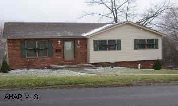 1STORY HOME CONVENIENTLY LOCATED. ONLY 6 YEARS OLD. 3 BEDROOMS. 2 FULL BATHS. BASEMENT IS WALK-OUT FINISHED FOR A PLAYROOM. FANTASTIC VIEW.