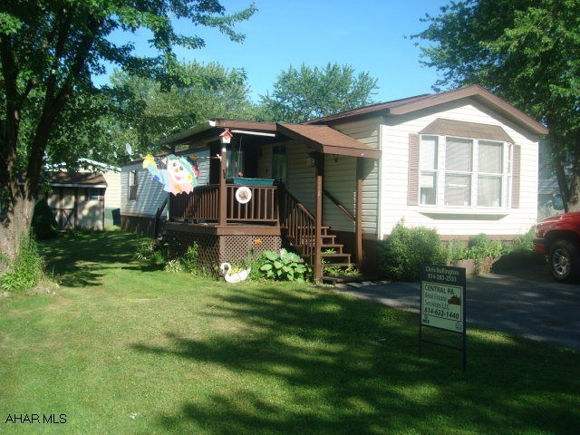 MOVE IN READY!  1990 2 Bedrom 1.75 bath single wide in Friendship Village.  Home is in great condtion, covered front porch, handicap accessible as well.  Spacious living areas, eat in kitchen, appliances included.  Lot rent includes trash and snow removal, buyers will need approval from Frienship Village to rent.  Call for more details!