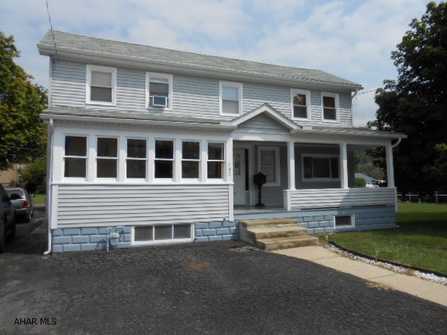 Great house in Gaysport! 3 bedrooms, 1 bath, fresh paint on interior and exterior. Huge lot great for cookouts! Parking for 10 cars. Oversized 2 story garage for the hobbyist. New flooring in several rooms, new countertops, new window treatments. Includes new Husqvarna riding mower, trimmer and blower.