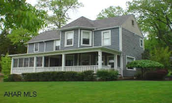 SYLVAN HILLS LUXURY - Impeccable taste for the discriminating buyer. Fabulous home on cul-de-sac. Features family room with stone fireplace and gas logs, eat-in cherry kitchen w/Corian counters, posh master suite and beautiful hardwood floors throughout. Central air, 1st floor laundry all on 3/4 acre lot.
