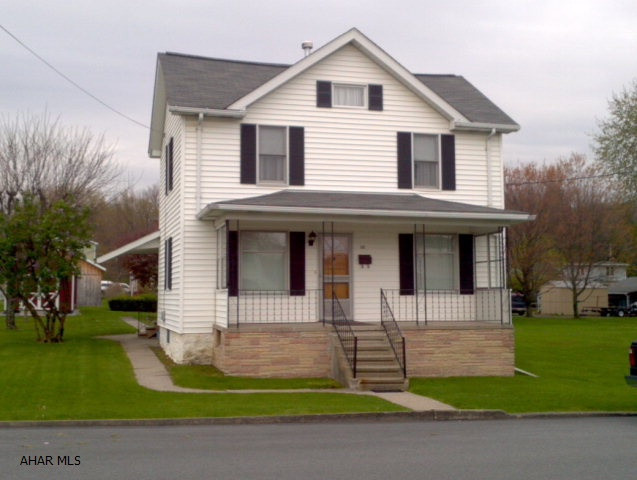 This 2 story home sits on a nicely groomed lot. Very well maintained with a little updating this could be that perfect home you've been looking for. Call today for details.