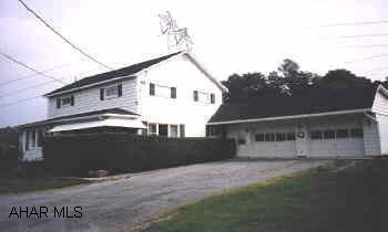 3 Bedroom home on 1.3 acres. 2 car attached garage, Pavilion & 30 x 40 commercial garage.