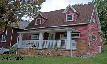 Beautifully renovated through out. Oak cabinetry in kitchen.Spacious bath with beautiful wooded cabinetry. This home is definitely comfy and cozy! Beautifully renovated through out. Oak cabinetry in kitchen.Spacious bath with beautiful wooded cabinetry. This home is definitely comfy and cozy!