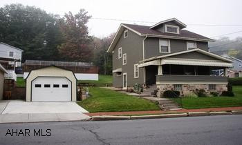 FAIRVIEW AREA-IMMACULATE 3 BR IN CONVENIENT AREA. FEATURES NEWER FURNACE, WINDOWS, CENTRAL A/C AND SIDING. FIRST FLOOR DEN LEADS OUT TO PRIVATE PATIO. FAIRVIEW AREA-IMMACULATE 3 BR IN CONVENIENT AREA. FEATURES NEWER FURNACE, WINDOWS, CENTRAL A/C AND SIDING. FIRST FLOOR DEN LEADS OUT TO PRIVATE PATIO.