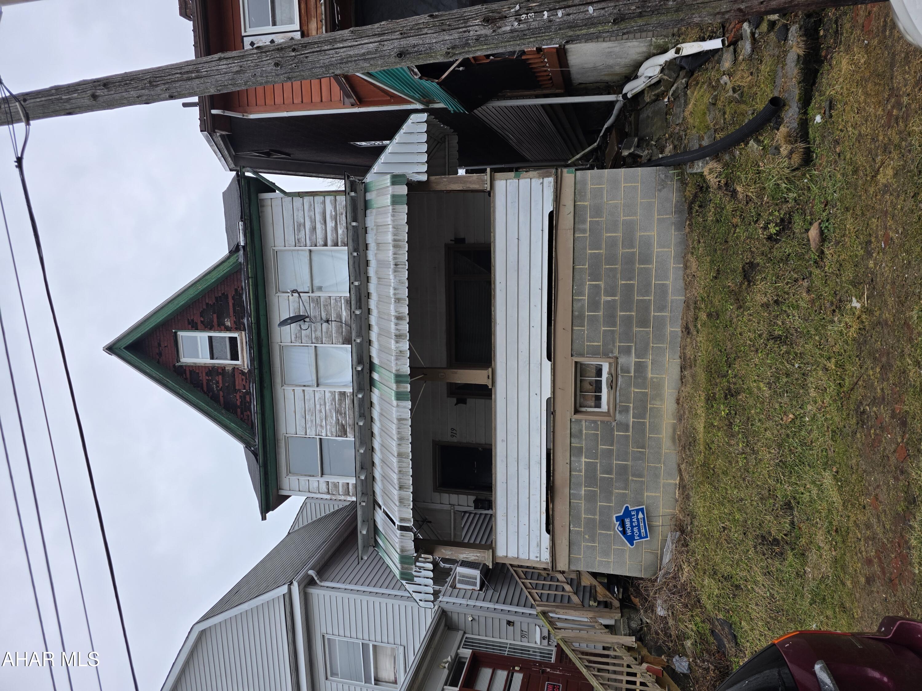 Investor special! Priced to sell. 3 bed, 1 bath, 1 car garage. 0.07 acre lot in Lincoln Elementary section of Altoona. Newer furnace. Gas forced air. Low taxes. Come take a look!