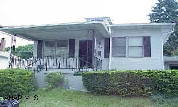 New furnace & hot water tank.  Nice modern kitchen. Captive 3rd bedroom. New furnace & hot water tank.  Nice modern kitchen.  Captive 3rd bedroom.