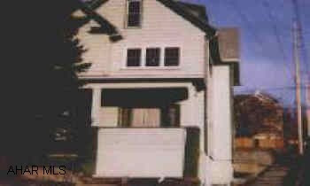 Triplex, good condition and good income. Triplex, good condition and good income.