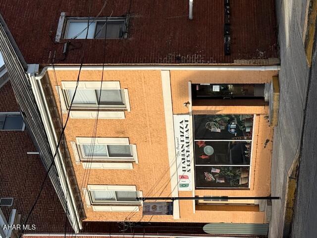 BUYERS/INVESTORS, IF YOU ARE LOOKING FOR A VERY PROFITABLE AND WELL ESTABLISHED  BUSINESS WITH OWNERS TO TEACH POTENTIAL BUYERS ALL THEY NEED TO KNOW TO RUN THIS TURN KEY OPERATION . THIS RESTAURANT COMES WITH A RESTURANT FULL LIGUOR LICENSE. PREAPPROVAL LETTERS ARE NEEDED TO SET UP SHOWINGS AND TO SEE FINANCIALS. THE ORIGINAL ITALIAN PIZZA & RESTAURANT IS A STAPLE IN THE COMMUNITY.