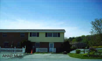 3 bedroom, 2 bath, finished walkout basement. End unit.    REDUCED!!! Vacant - show anytime. No Association Fee! 3BR, 2BA, with finished walkout basement. Needs someTLC but has great potential. End Unit.