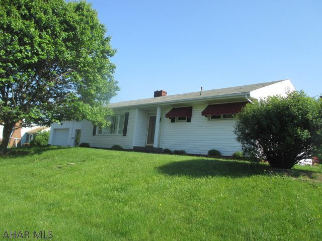 Looking for one story living? Don't miss out on this one! Beautiful 3 bedroom, 2 bath Rancher in desirable Highland Park Area. Home features 1 car garage, enclosed breezeway, and beautiful hardwood floors. Basement is finished with family room, bar area, bonus room, bathroom, and separate laundry room.