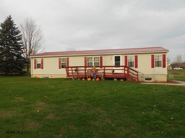 Looking for a move in home that's affordable? Take a look at this - 3 bedroom, 2 full bath home with laminate flooring through out for easy maintenance. Open floor plan for kitchen, dining and living rooms. New metal roof in May 2014. Thermal windows, propane forced air heat. Sits on 0.809 acre.