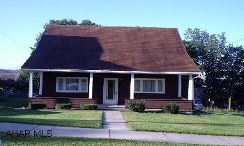 Lovely 3 Br, Beautiful hardwood floors, nice corner lot