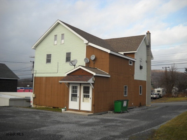Updated 4 unit that is priced to sell! 23x19 out building with many possibilities. The units have been remodeled and the roof is new, updated wiring makes this multi-unit a must see!