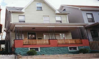 VERY SPACIOUS HOME. SOME GREAT REMODELING AND DECORATING. LARGE EAT-IN KITCHEN AND FORMAL DINING ROOM. BRICK FIREPLACE, NEW BATHS. KITCHEN CABINETS TO BE FINISHED AND CARPETING CLEANED. CALL DARLA 696-1227. NEIGHBORING HOUSE TENTATIVELY SCHEDULED TO BE TORN DOWN MARCH 2002.
