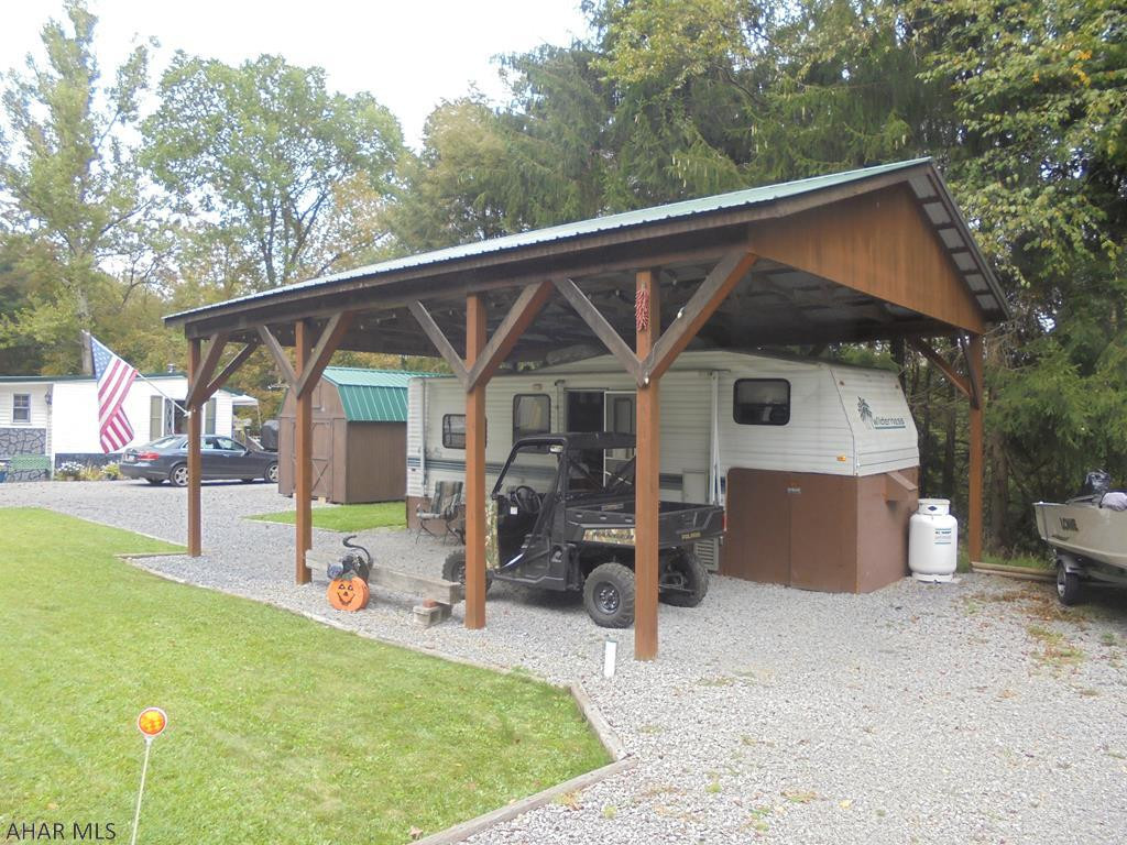 Glendale Yearound Well maintained 1995 5th wheel with pavilion built over camper. Metal roof 10 x 20 shed. $38,500