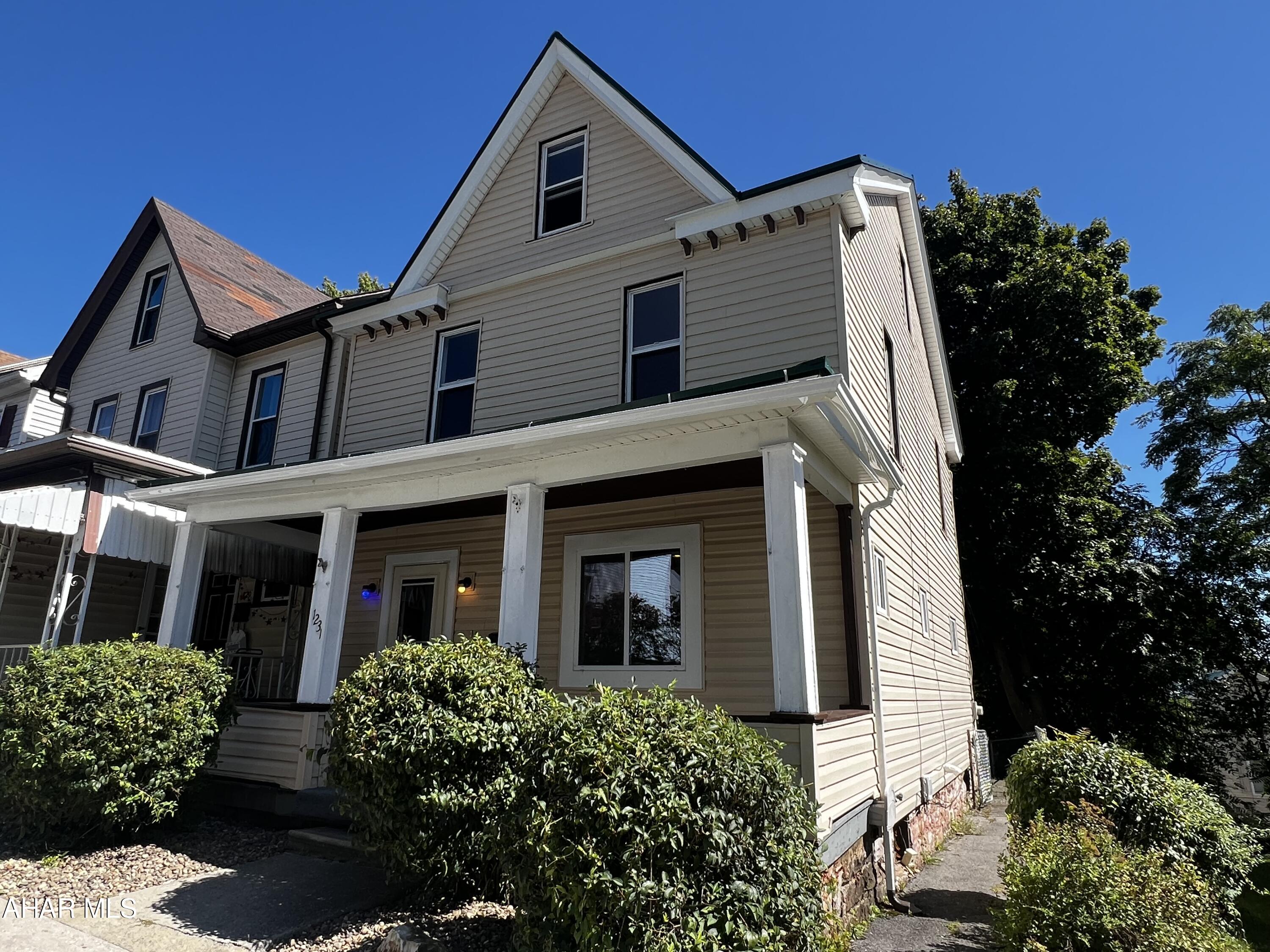 Move in ready! Large rooms and first floor laundry under a newer metal roof with newer vinyl siding. Eat in kitchen area with a half bath downstairs and a finished attic for additional bedroom space make this a terrific starter family home! Schedule your tour today!