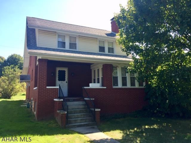 Great location! Brick/vinyl home located on corner lot in the Highland Park area. Home features 3 bedroom, 1 bathroom, hardwood floors, 1 car garage, gas fireplace, all new windows. Make this home yours today!