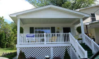 2000 RANCH HOME (STICK BUILT).  VERY NICE, KITCHEN HAS LOTS OF CABINETS, MAINTENANCE FREE EXTERIOR, CONVENIENT TO EVERYTHING.  SIMPLY MOVE IN!  CALL CRYSTAL 696-4056.