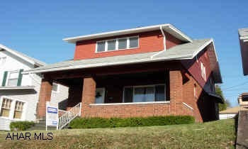SUPER 3 BR BRICK. NEWER ROOF, WINDOWS, FENCED BACKYARD. A MUST SEE! HOME WARRANTY INCLUDED.