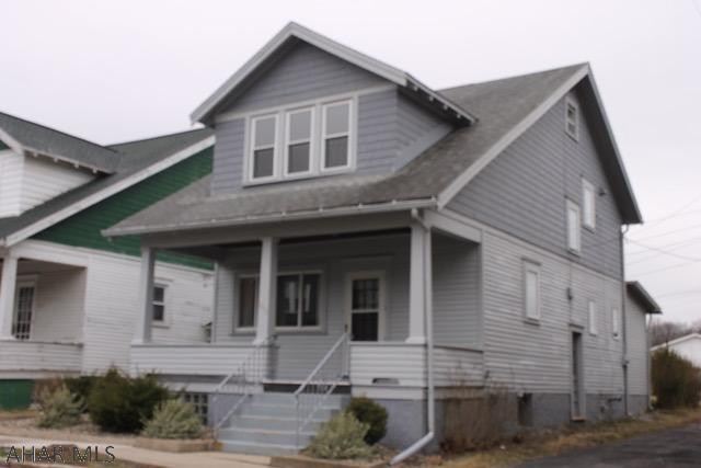 Well maintained 3 bedroom home, priced to sell!!  Large living room and dining room with large kitchen that offers a great eat in area.  Enjoy quiet evenings on the covered patio and flat yard.  Call today to schedule your showing.  Listing agent is related to one of the sellers.