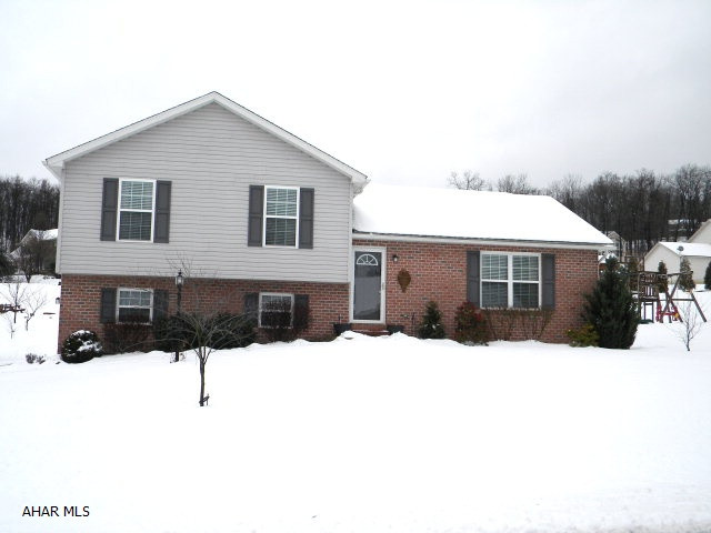 Super Split Level..open and bright. Offering open main floor for casual living. 3 bedrooms, 2 baths. Lower level is finished with a family room, laundry room, office/playroom...and utility room. Laminate floors are upgraded. New carpet in lower level. This home is immaculate and ready to move into today. Great location. close to 99...and Delgrosso Park. Nice large lot. Shed included. Garage has extra storage space