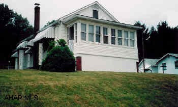 2BR 1-story home. Great starter or retirement home.