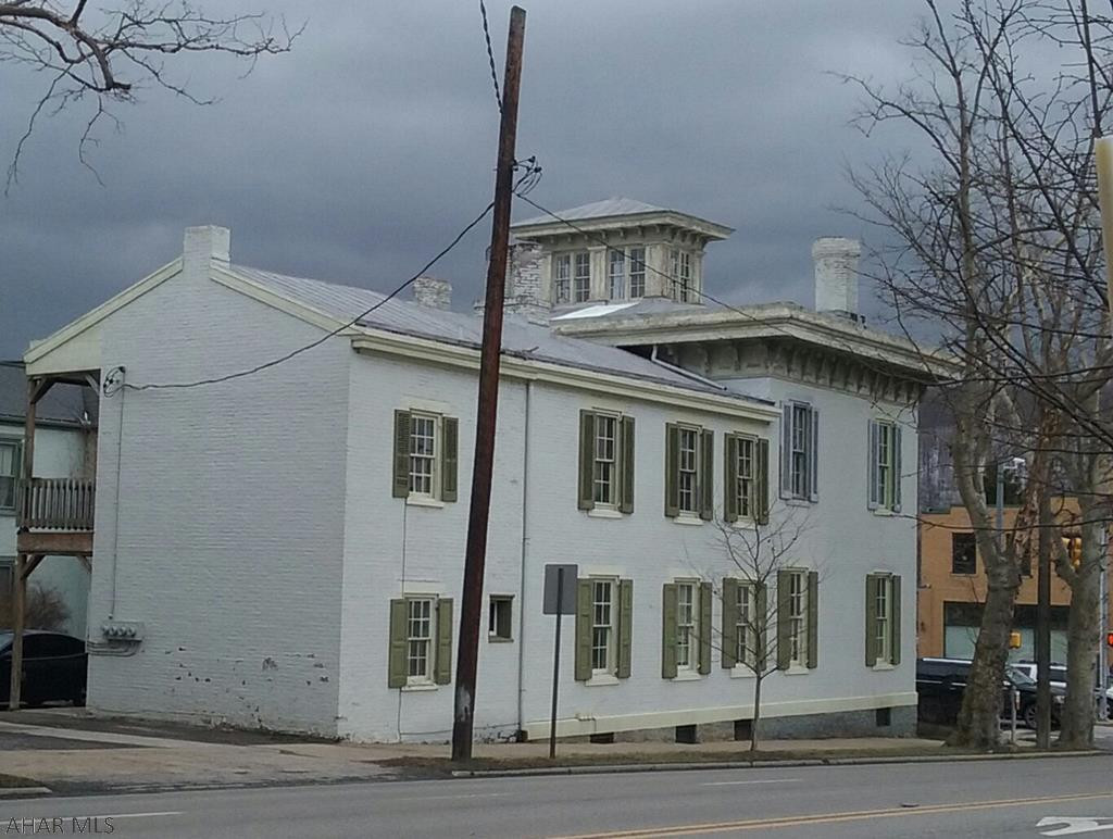 Historical Hollidaysburg..... 2 Multi Units on the same deed, 4 apartments in each building, 1 and 2 bedrooms, coin operated washers and dryers in the basement of 408 bring in extra income