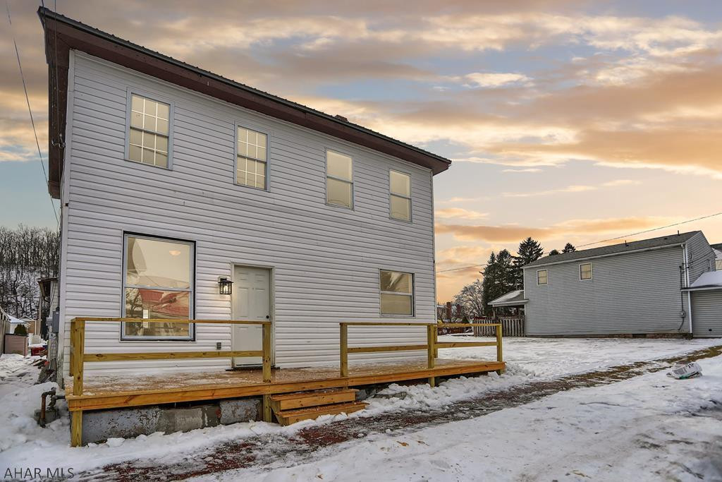 Beautiful 3 bedroom, 2.5 bath house with many new features. New carpet. New flooring. New cabinets. Nice front porch where you can enjoy time with family and friends.