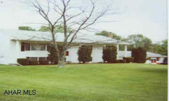 SPACIOUS BI-LEVEL, 2 STALL HORSE BARN ON 4 ACRES, 2.5 CAR GARAGE. CONTACT LISTING AGENT FOR INFORMATION ON THIS HOME. 946-4343 X122.