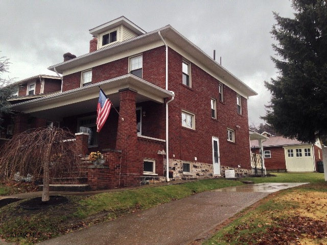 THIS IS A TRUE JEM. TWO NEW FULL BATHS. REMODELED KITCHEN WITH APPLIANCES INCLUDED. GAS FIREPLACE IN LIVING ROOM. 3 CAR DETACHED GARAGE WITH HEAT. BACK PATIO IS COVERED. FAMILY ROOM IN BASEMENT IS NEW....DON'T MISS THIS MOVE IN HOME TODAY. ALSO,ALL NEW PAINT...REALLY, NEW BUYER JUST HAS TO MOVE IN!