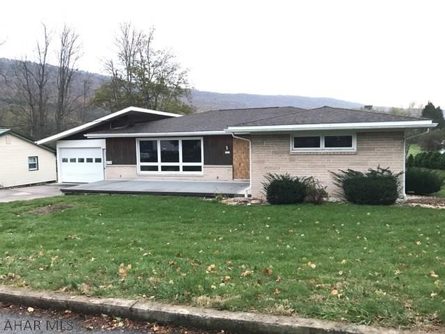Remodeled ranch home close to schools and just blocks from the downtown area.  3-bed, 2-bath, LR, Kit & DR.  Full unfinished basement, one-car attached garage & large shed.  Geothermal heating/cooling system, 200-amp electric, public water & public sewer. Realtor/owner.