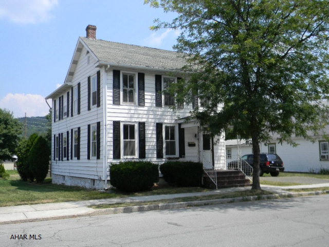 Conveniently located 4BR/2-story Colonial in Bedford Historic District. Featuring a large foyer, gracious living room and formal dining room - all with original woodwork and hardwood floors. Plus a huge backyard, close to schools, athletic fields, churches and shopping district. This is truly a Good Buy!!