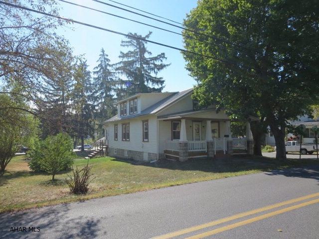 Nice 3 bedroom Cape Cod situated on a double lot in Bedford Borough. Easy walking distance to Historic Downtown Bedford. Interior repainted in 2012 and entire exterior repainted in the summer of 2014. Two year old roof (with 40 year manufacturer's guarantee), new water heater in 2013. Large screened in back porch provides a quiet retreat.