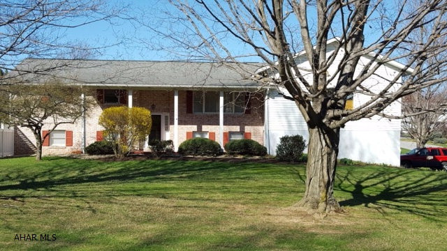 Spacious 4 bedroom, 4 bath home in a convenient, country setting.  Newer kitchen with eating area, family room with vaulted ceilings and sky lights, master bedroom with walk in closet and 5 piece master bath with jetted tub.  Finished basement, 4 bay garage, 160 x 160 lot, in ground pool, deck and flat yard.  Home warranty and carpet allowance.