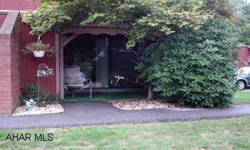 TOWN HOUSE WELL MAINTAINED W/ EXTRA STORAGE ENERGY HEATER. LOVELY SHELF UNIT ( HOME MADE CRAFTMANSHIP)  SEPARATE KITCHEN  AND DINING ROOM, REAR PORCH. VIEW IS WOODED,MAINTANCE FEE INCLUDES, SEWER, WATER, GARBAGE, SNOW REMOVAL , AND LAWN CARE