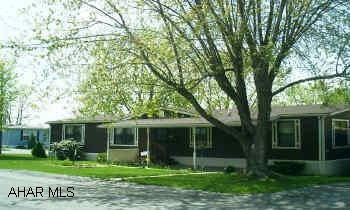 BEAUTIFUL 3 BEDROOM ,2.3 BATH,DEN,KITCHEN,LIVINGROOM,LAUNDRY,DINING,GARAGE,SHED 1987 DOUBLEWIDE MOBILE HOME ON RENTED LOT OWNERS CANNOT MOVE UNTIL OCT 8TH 2004...