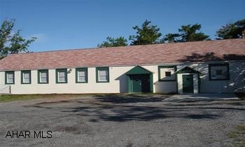 Bar / Restaurant / Real Estate w/Liquor License Bar/ Restaurant / Real Estate w/ Liquor License & ALL the equipment included! New Kitchen equipment, 60x90 Banquet Room w/Tables & Chairs, AC, Full Basement