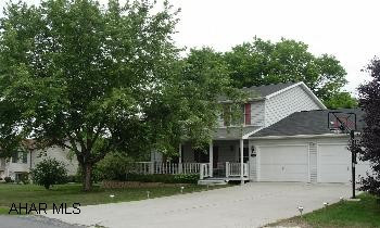 ROLLING HILLS. 2 STORY OFFERING 3 BEDROOMS, 2.5 BATHS, CENTRAL AIR, EAT-IN KITCHEN. COVERED FRONT PORCH. REAR DECK. LARGE LEVEL LOT. SUPER LOCATION. ROLLING HILLS. 2 STORY OFFERING 3 BEDROOMS, 2.5 BATHS, CENTRAL AIR, EAT-IN KITCHEN. COVERED FRONT PORCH. REAR DECK. LARGE LEVEL LOT. SUPER LOCATION.
