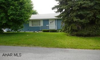 WELL BUILT RANCH W/ 3 BR, 1ST FLR FAM RM, LG SCREENED PORCH, NEW SEWER LINE. WELL BUILT RANCH W/ 3 BR, 1ST FLR FAM RM, LG SCREENED PORCH, NEW SEWER LINE.
