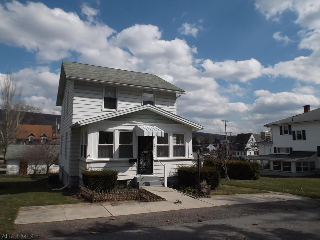 2 car garage w/storage, enclosed front porch, 2 story, 3 BR, 1.5 BA, level lot, all appliances included.