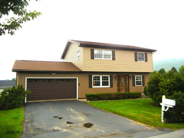 Move right in this spacious 4BR, 2.5 BA home in the East End area.  This home is located on a cul-de-sac making it nice for the kids to play without worry so much about the traffic.  The large yard has a nice sized pool for your enjoyment and 2 tier deck for entertaining your guests.  Newer roof and siding.   Call agent today for your private showing.