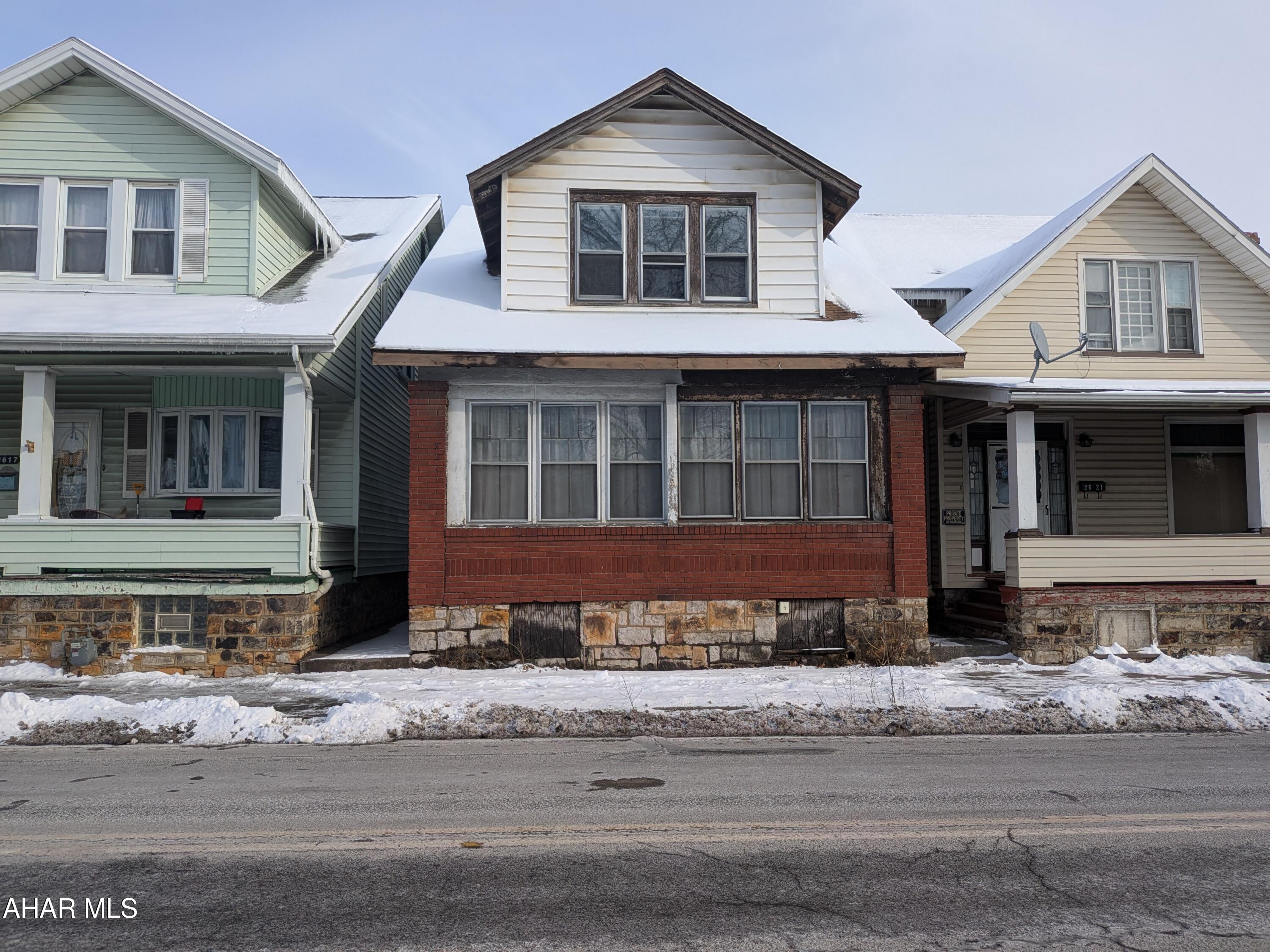 One and one half story brick home with lots of potential!  A perfect home to fix and flip, rent, or keep as a primary residence!  The home features 3 bedrooms and 1 full bath.  There is off-street parking behind the home.