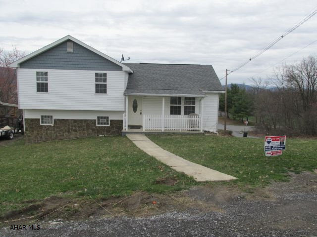 Cute 3 bedroom, 2 1/2 bath split level built in 2007, corner lot, great views. Basement room could be used as additional bedroom. AHS Home Warrenty included.
