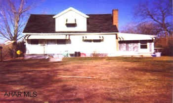 1.5 STORY FRAME ALUM. SIDED HOME. LOVELY OAK KITCHEN. NICE DINING AREA. NICE SUMMER PORCH OFF LIVING ROOM. SMALL BUT CUTE!