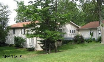 CONTEMPORARY STYLE HOME OFFERING 3 BEDROOMS, 2.5 BATHS, UNIQUE STYLE OFFERING OPEN LIVING,  2 CAR ATTACHED GARAGE, GHW HEAT, CENTRAL AIR.  CONTACT SUSAN 935-8252. SYLVAN EAST.  CONTEMPORARY STYLE HOME OFFERING 3 BEDROOMS, 2.5 BATHS, UNIQUE STYLE OFFERING OPEN LIVING, 2 CAR ATTACHED GARAGE, GHW HEAT, CENTRAL AIR.  CONTACT SUSAN 935-8252.