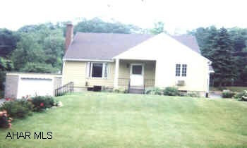 BEAUTIFUL 3 BEDROOM HOME IN MINT CONDITION! LARGE LOT, GARAGE, CENTRAL AIR, NEWER ROOF AND MORE! BEAUTIFUL 3 BEDROOM HOME IN MINT CONDITION! LARGE LOT, GARAGE, CENTRAL AIR, NEWER ROOF AND MORE!
