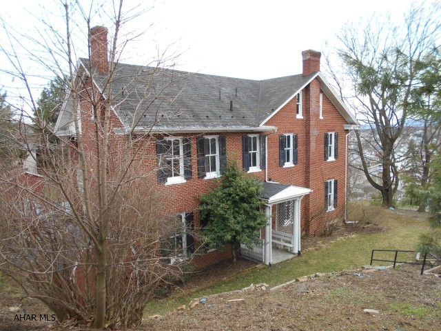Come see this beautiful antique home. 5 Bedrooms with a Ballroom. This home also has a swimming pool. Two sets of stairs to kitchen. Everything works in the home. Heat,Electric and water is on.