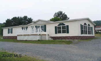 Beautiful, Spacious, 28x76[appx.] Skyline Doublewide Home/Includes .25 approx lot. Must See, Lovely Doublewide / Great Room w/Fireplace, Nice - Huge Screened Rear Porch.  Cute Package - Just Move RIght In!